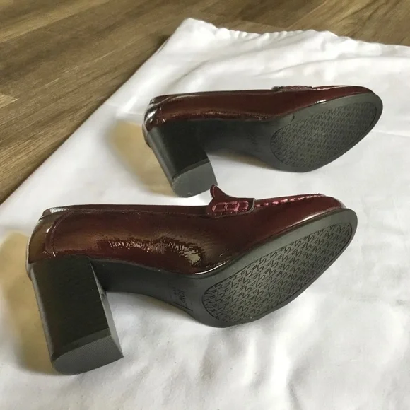 Jones of New York Women's chunky Burgundy Loafer Heels - Picture 5 of 6